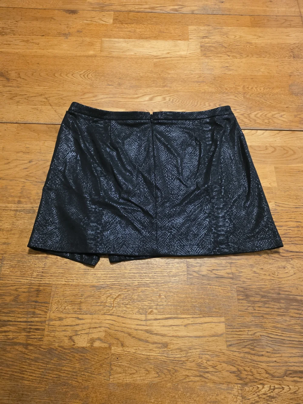 Vince Camuto Black Faux-Snakeskin Mini Skirt with Side Zip Detail